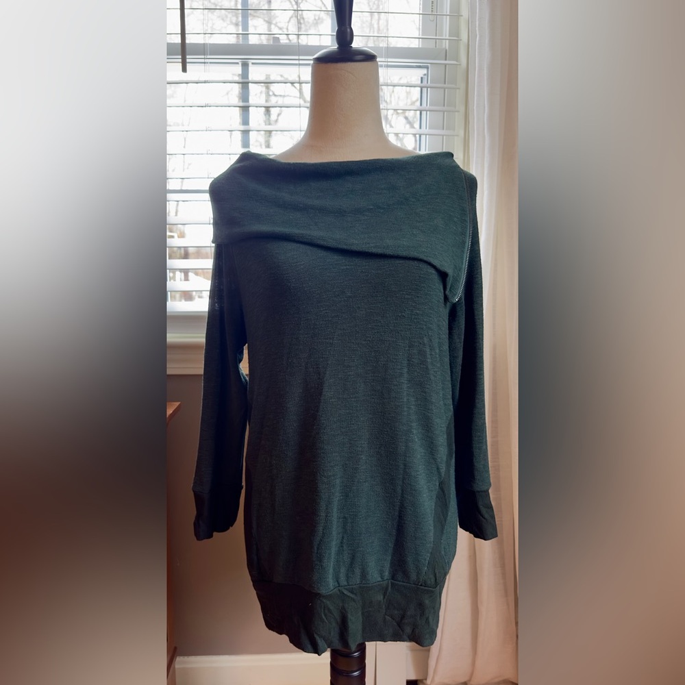 Laila Jayde Dark Green Off-the-Shoulder Knit Sweater